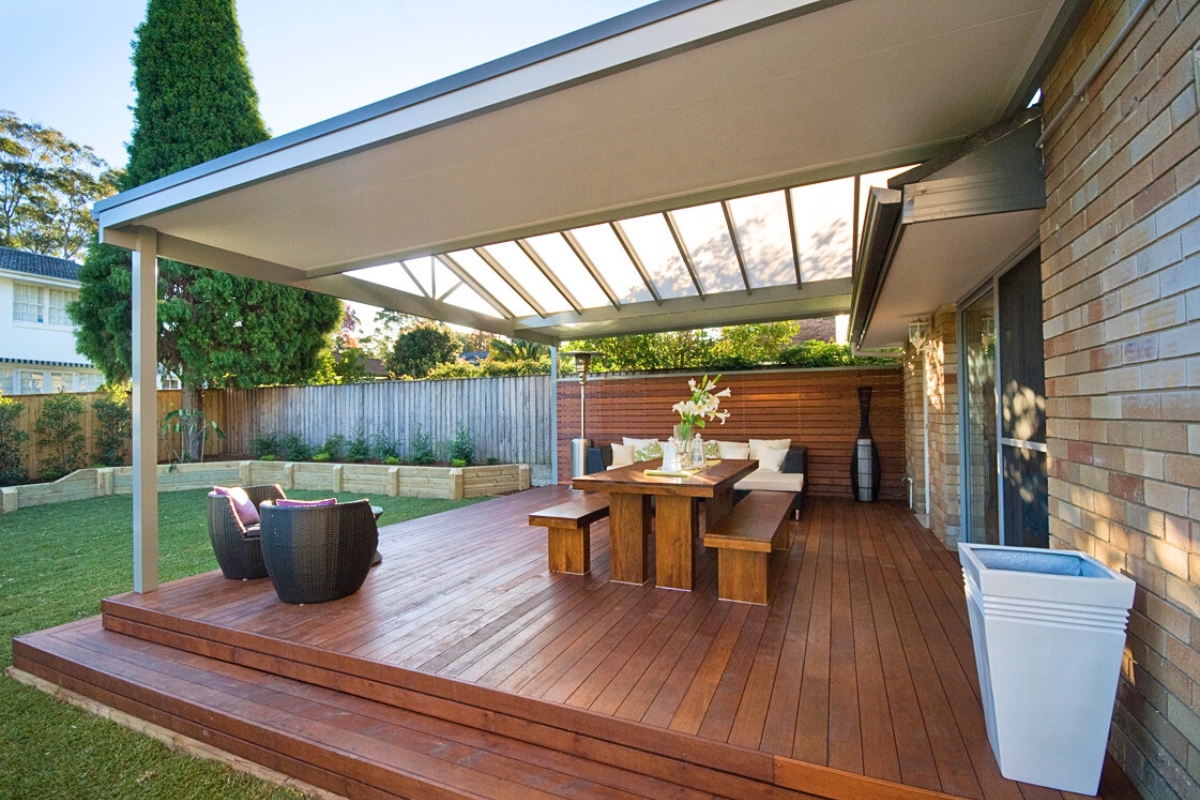 How Decking Impact Indoor & Outdoor Comfort | Pergola Land